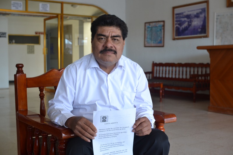 Fundador del PRD en el Istmo se va a Morena