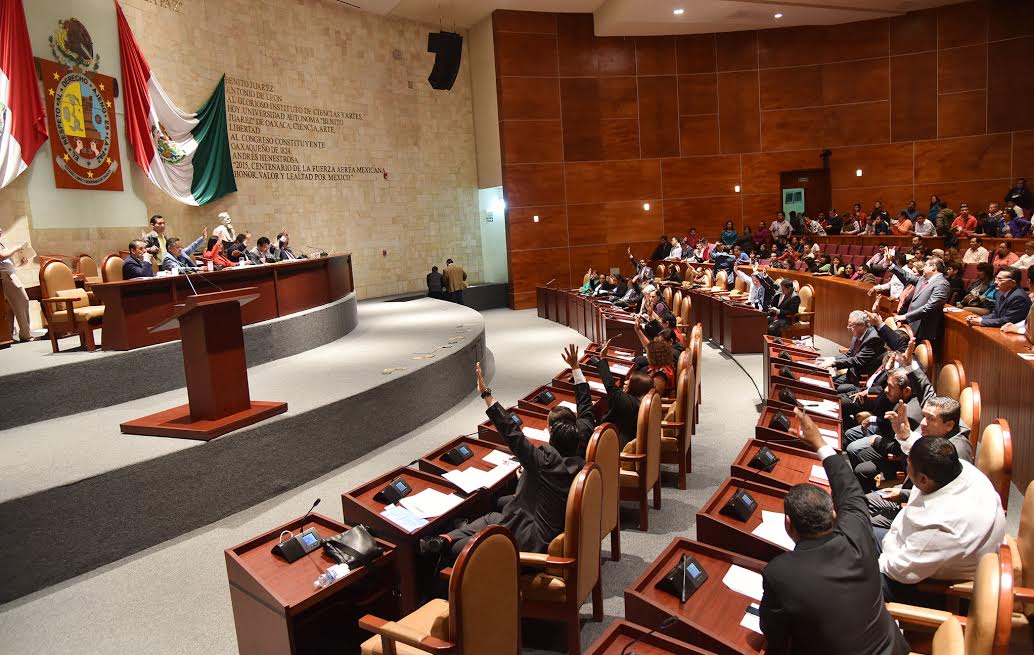 Ante embrollos políticos, LXII Legislatura decide cómo gobernará al Congreso la LXIII