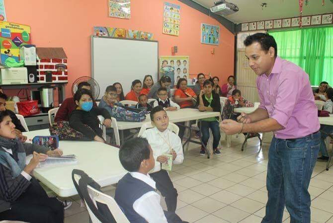 Menosprecian instituciones educativas diplomado sobre lengua y cultura de personas sordas