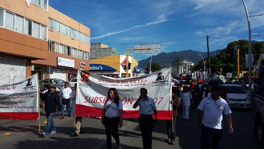 Paristas del Hospital Civil ignoran al dirigente Mario Félix