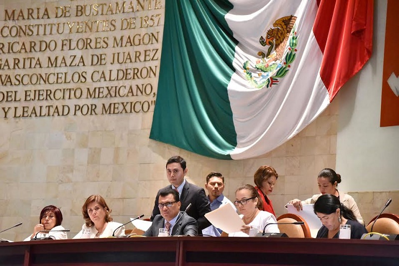 Congreso pide a PGR dar con responsables de la quema de Facultad de Derecho de la UABJO
