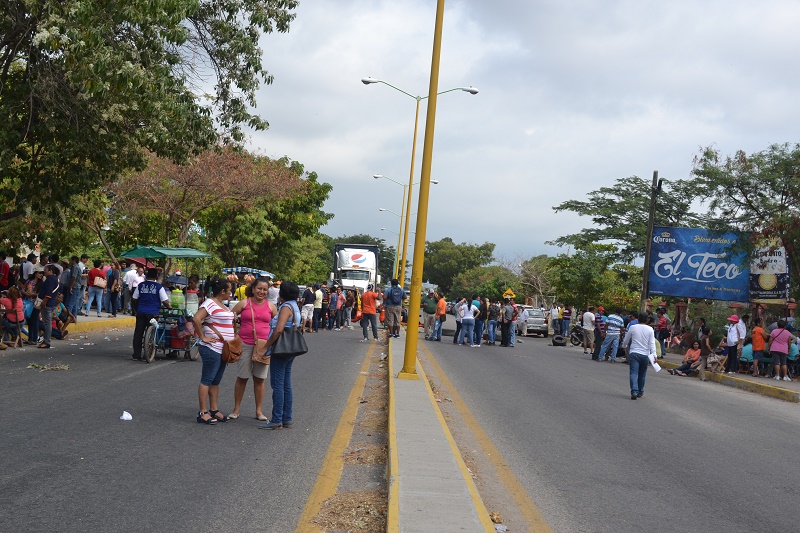Acciona sección 22 con bloqueos en el Istmo, rechazan como gobernador de Oaxaca a Alejandro Murat