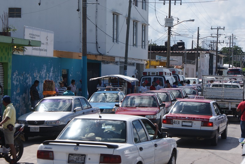 Bloquean transportistas oficinas de Sevitra en Tuxtepec, ventilan posible tráfico de concesiones