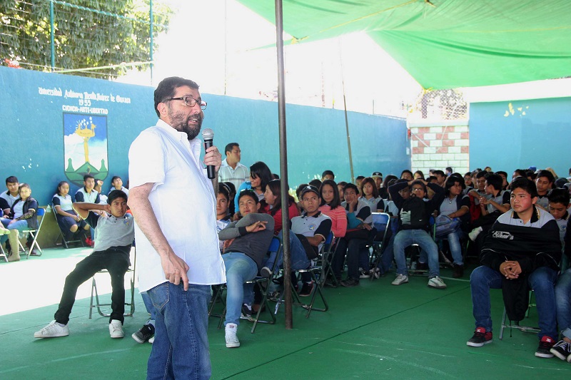 Presente Feria del Libro en Prepa 5