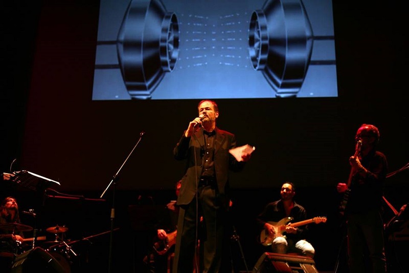 El escritor Juan Villoro y Caifanes estremecen el Teatro Alcalá con literatura y rock