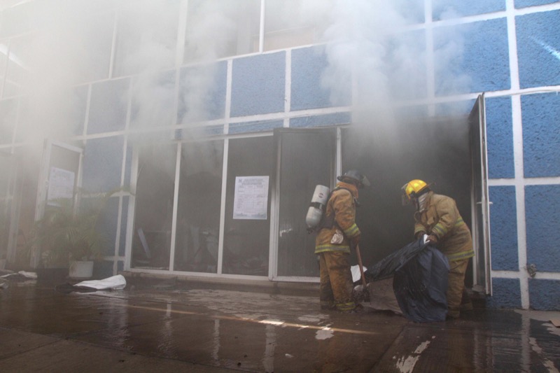 Se incendia el PAN. A  fuego se disputan control de la dirigencia en Oaxaca; “desconocidos” queman boletas