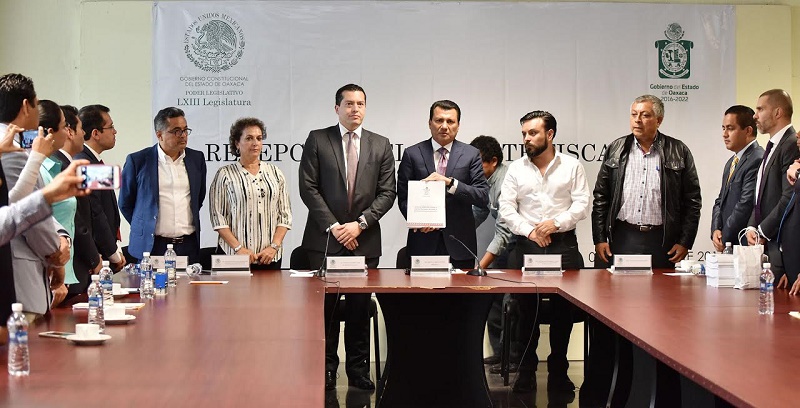 Entrega Finanzas, Paquete Fiscal 2017, Murat gastará 62 mil mdp; 50% a programas