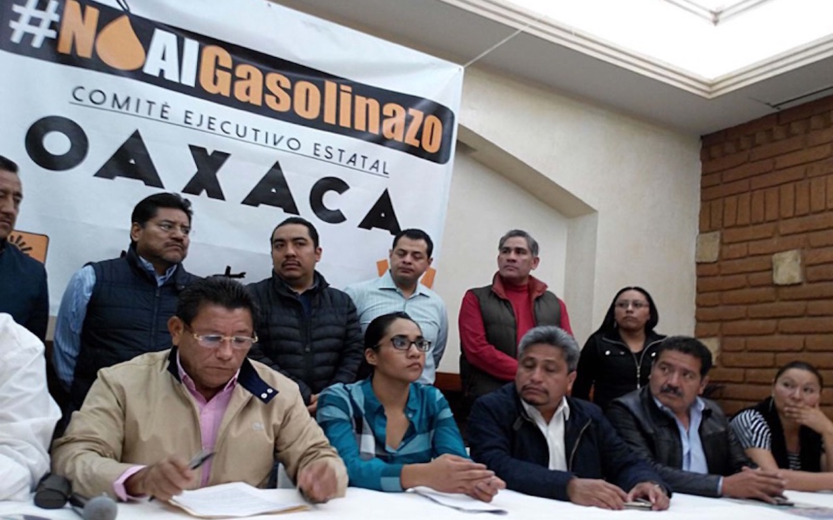 Tribus del PRD accionan vs gasolinazo y anuncian amparos