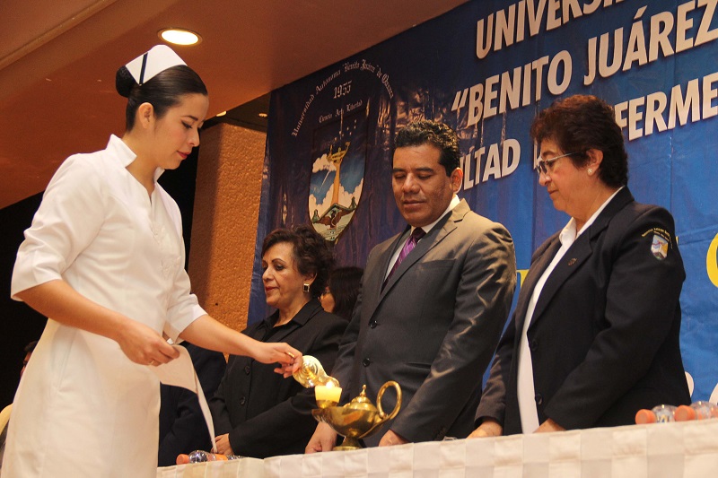Entrega UABJO a la sociedad otra generación de enfermeras y enfermeros