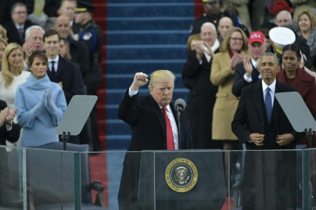 Donald Trump proclama una nueva era con “Estados Unidos primero”