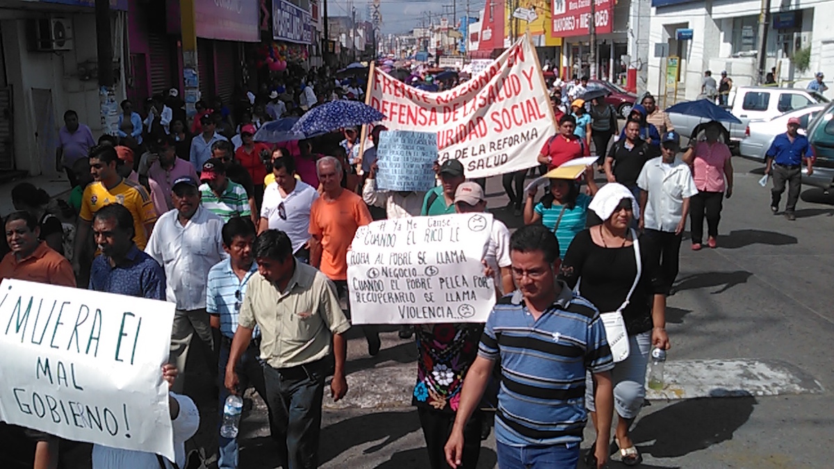 Maestros, ciudadanía y políticos marchan vs #MegaGasolinazo en Tuxtepec