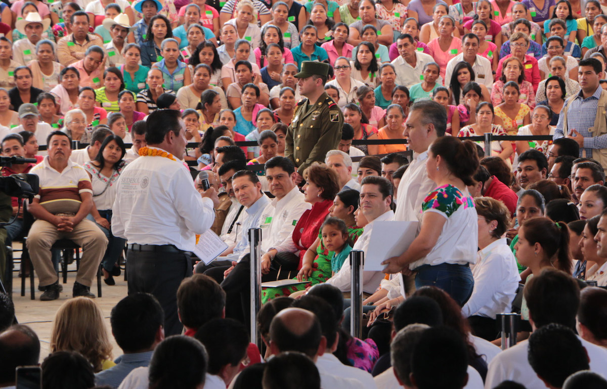 En el combate a la pobreza, EPN se mantiene firme