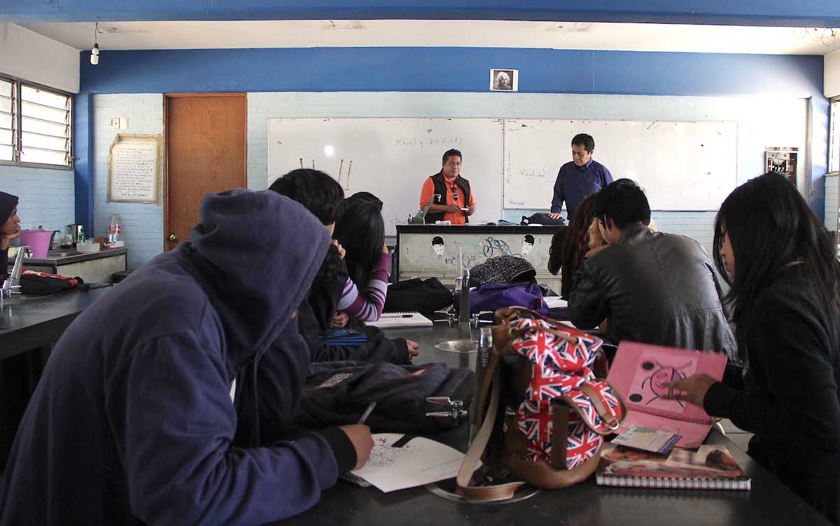 Impide Preparatoria 1 de UABJO cierre por paro de STAUO y continúa clases