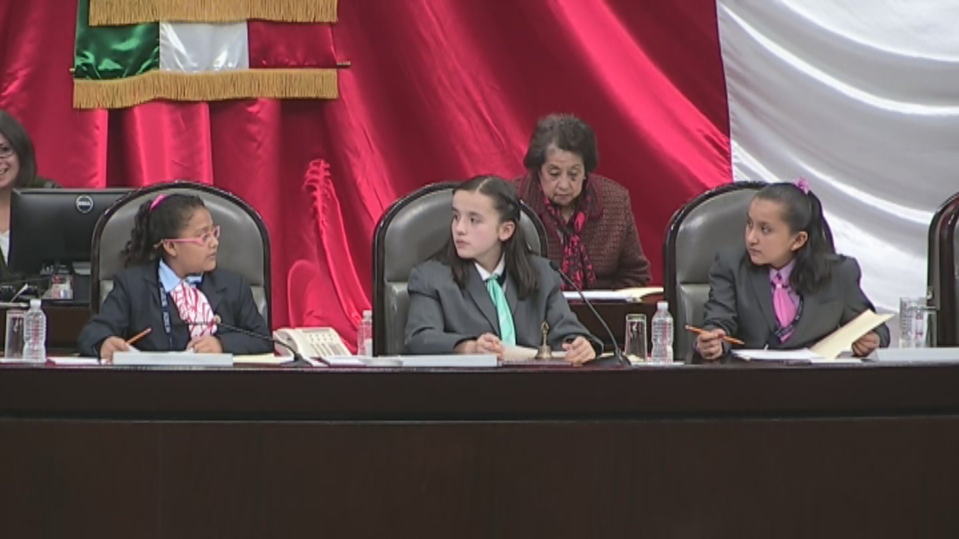 “Tiene que hacer su trabajo, no lo que se le pega la gana”, Parlamento Infantil a Peña Nieto