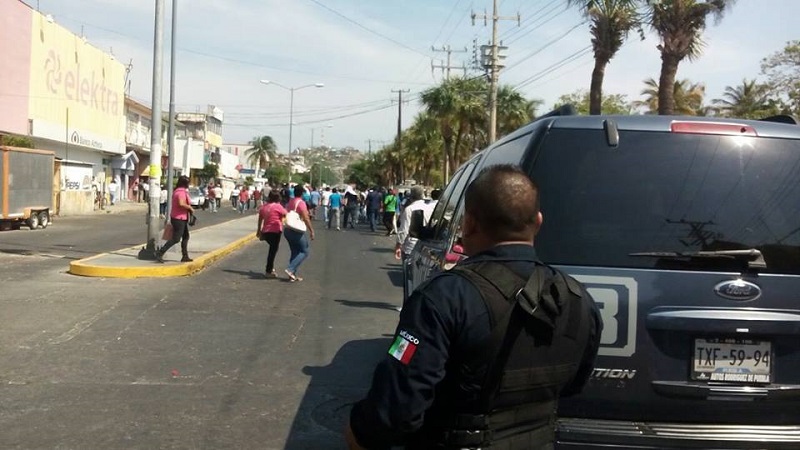 Murat cancela dos eventos en el Istmo de Tehuantepec por boicot de maestros y se refugia en cuartel militar