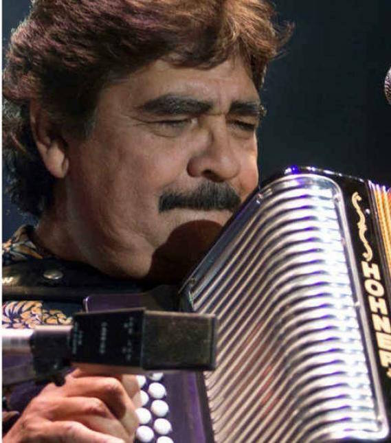 Y Xoxo bailó al ritmo de Celso Piña