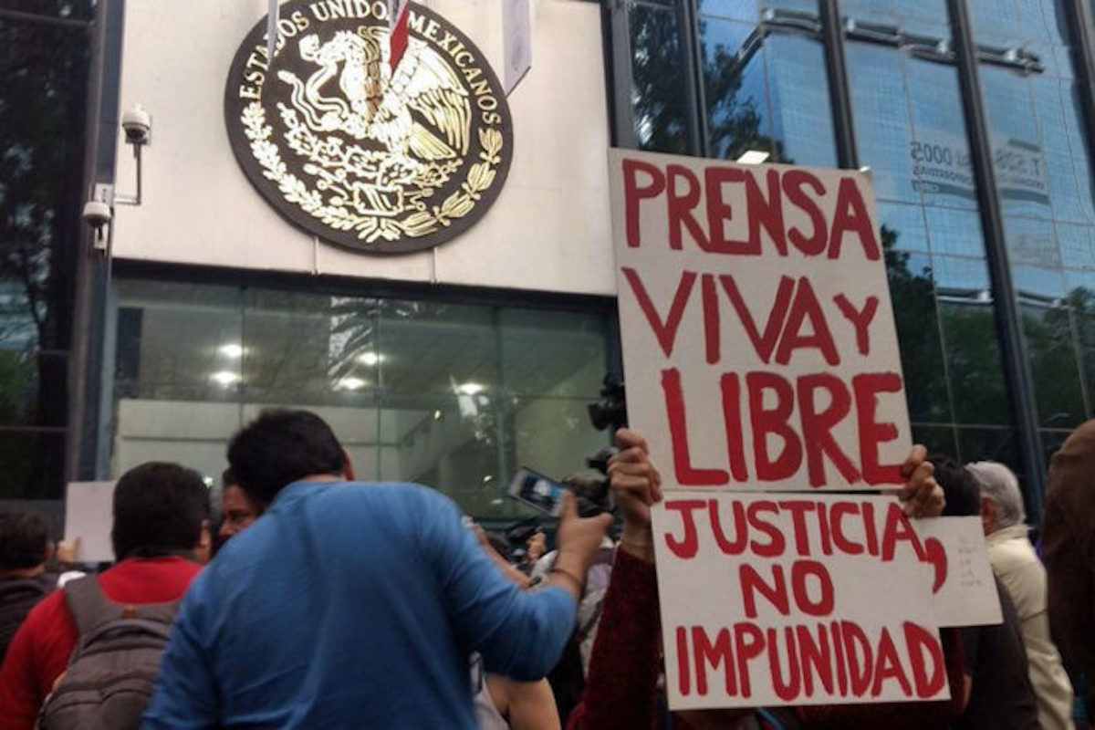 Por asesinatos, cientos de periodistas reclaman justicia en CDMX y varios estados