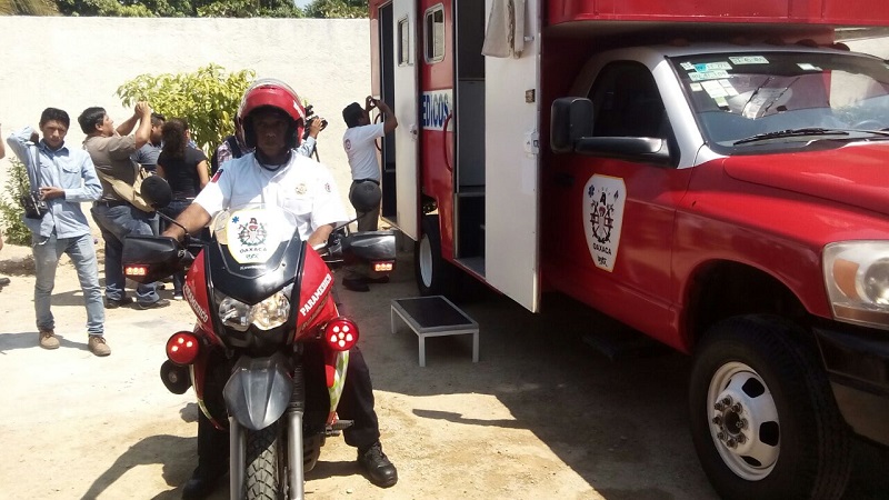 Bomberos de Juchitán reciben apoyos de la Secretaría de Seguridad Pública de Oaxaca
