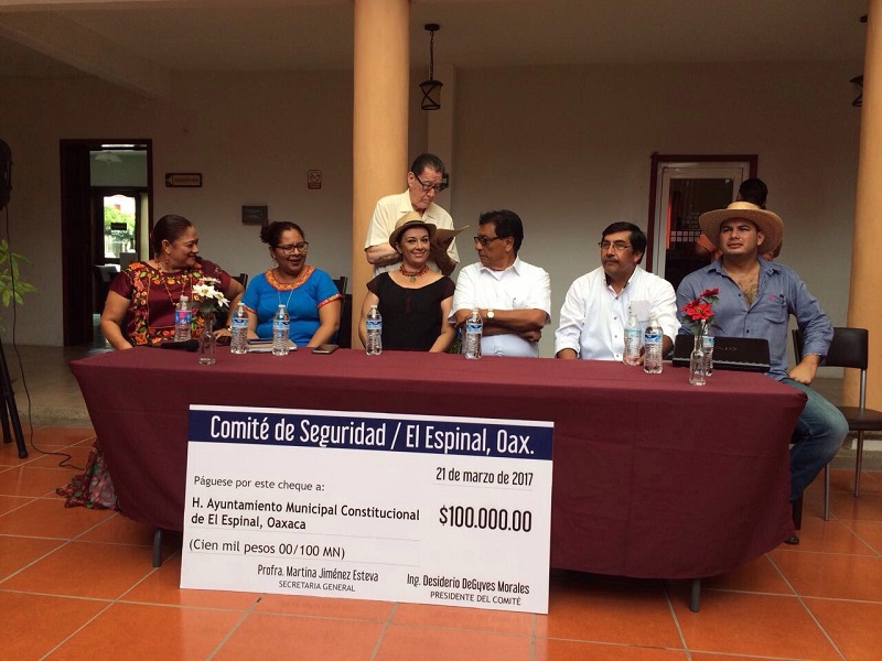 Pobladores cooperan con 100 mil pesos para la seguridad de su municipio