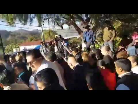 ¡Un gobernador en apuros! Alejandro Murat en Guelatao