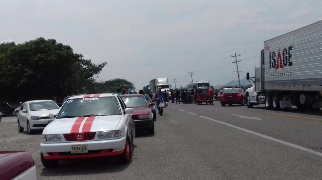 Detienen a 11 ejidatarios que bloqueaban parque eólico; acusan a Samuel Gurrión de esta represión