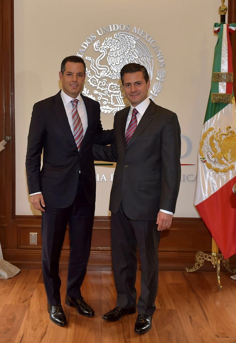 Se reúnen EPN y AMH en los Pinos