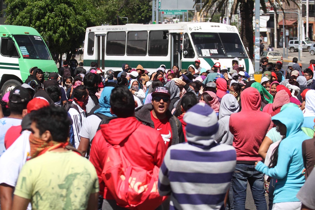 Dan 713 plazas a normalistas; dejan fuera a 203 y se inconforman ante la S-22