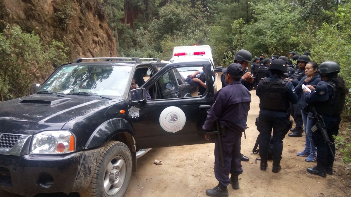 Emboscan a convoy policial que custodiaba a pagadores de Prospera; seis heridos