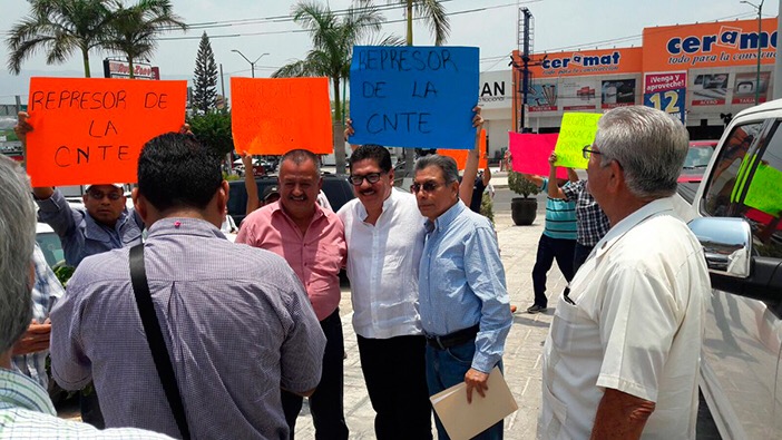 CNTE de Chiapas hostiga a Ulises Ruiz hasta obligarlo a huir