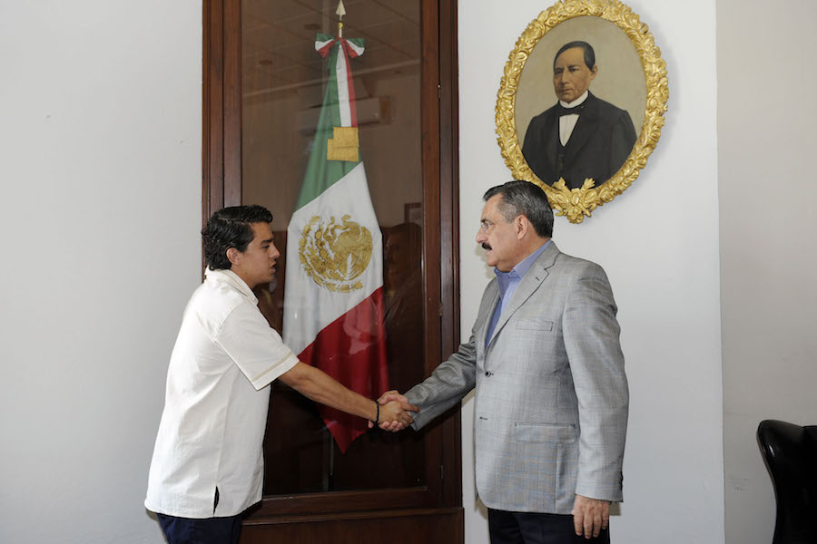 Apoya Gobierno de Hernández Fraguas a joven oaxaqueño para presentarse en la NASA