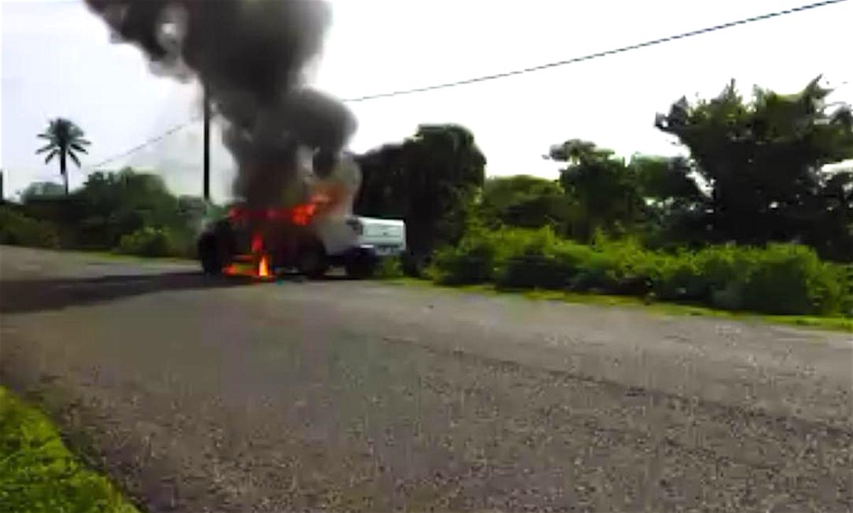 Con bombas molotov y violencia, militantes de PRD-PT-Morena pretenden incendiar Xadani