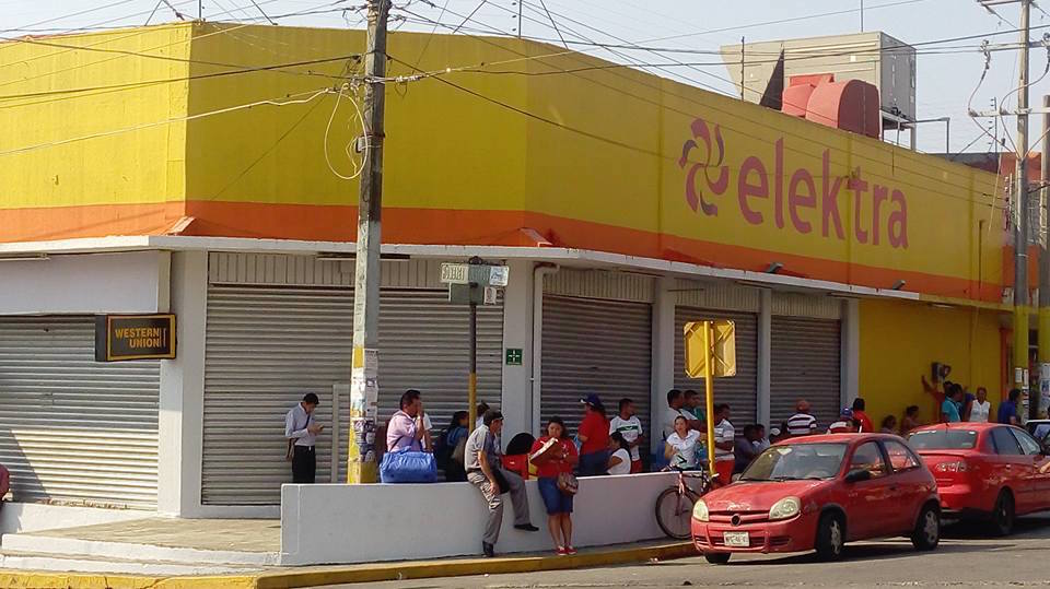 Bloqueos y tomas de tiendas realizó sección 22 en el Istmo
