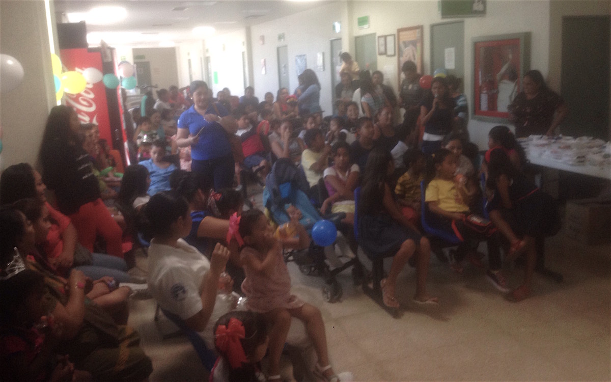 Celebran a niños y niñas en el Hospital Civil de Juchitán