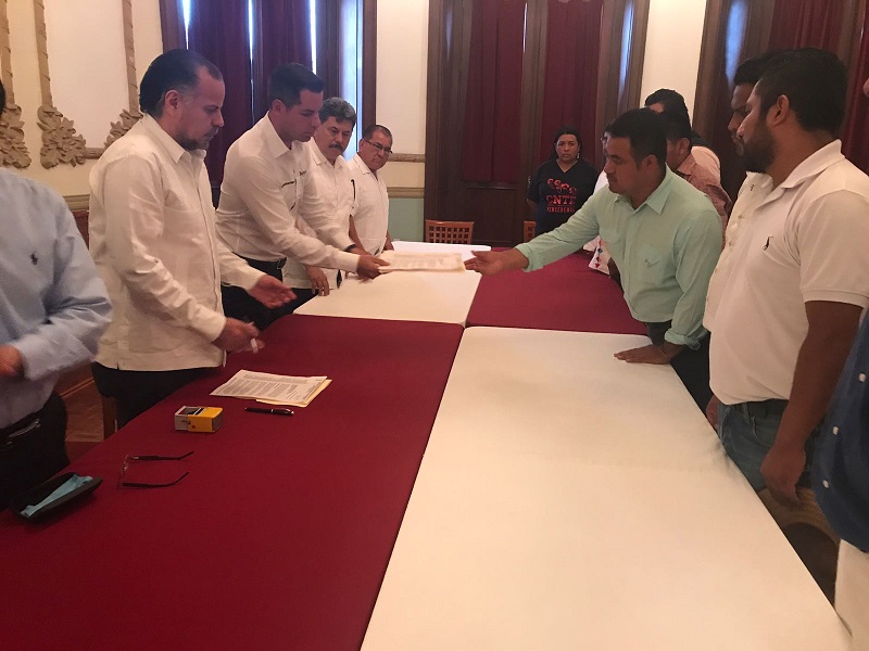 Murat recibe pliego petitorio de S-22 y emplazan a dar respuestas o realizaran paro de labores