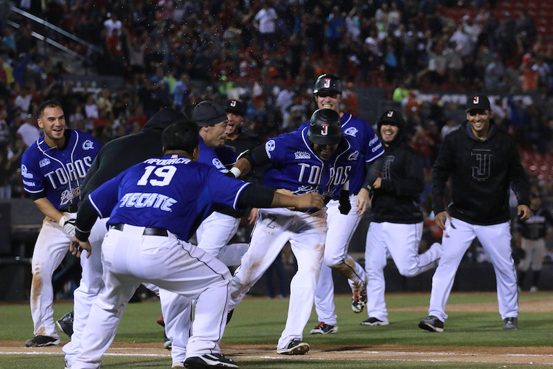 Toros la vuelve a hacer en la novena