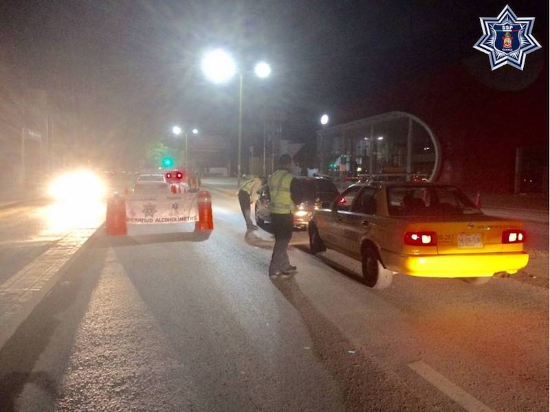 Asegura Policía Vial Estatal 13 autos, dos motos, cuatro camionetas, un taxi colectivo y a sus conductores