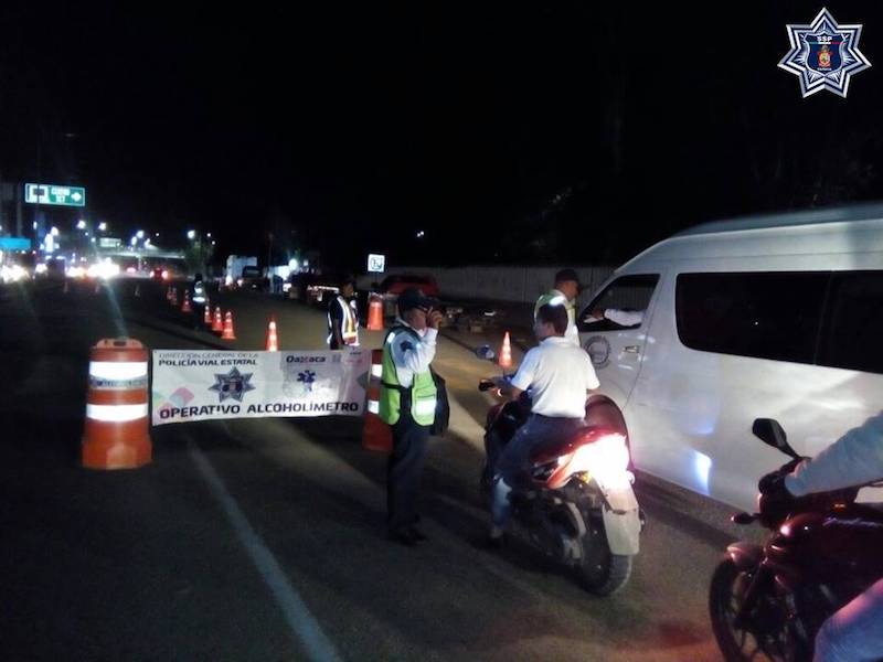 Implementa Policía Vial Estatal operativo alcoholímetro en la carretera federal 190; 13 conductores fueron detenidos