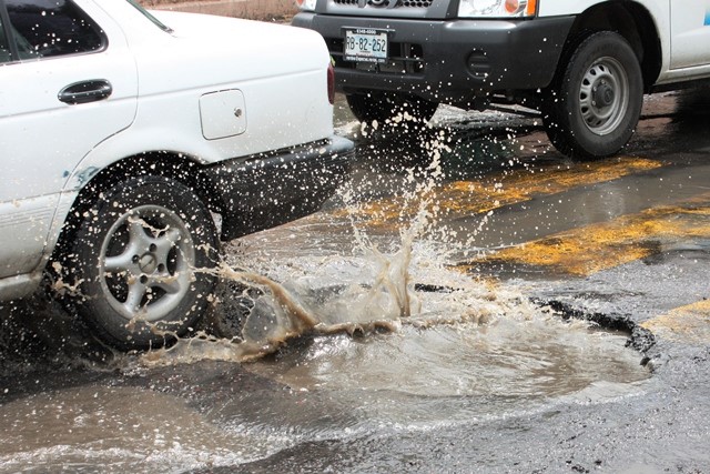 Congreso urge a gobiernos federal, estatal y municipales reparación de vialidades por baches y zanjas