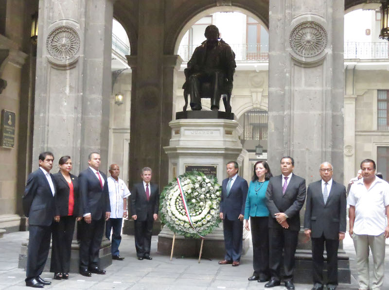 Respeto a ley y autoridades, vital para alcanzar la prosperidad que pensó Juárez: UABJO
