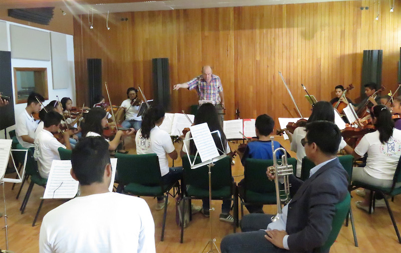 Muestra Escuela ‘Santa Cecilia’ virtudes de Orquesta Sinfónica en Radio Universidad