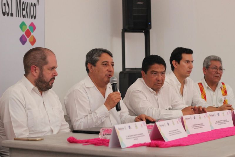 Firman Economía y productores de mezcal convenio con GS1