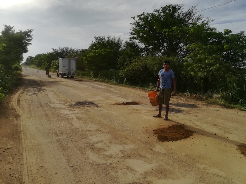 Más del 50 por ciento de la carretera Unión Hidalgo- Juchitán llena de hoyos y mal estado