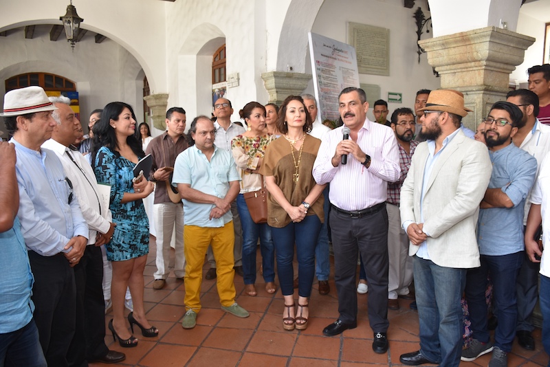 Pintores oaxaqueños donan y exponen obras en el Palacio Municipal