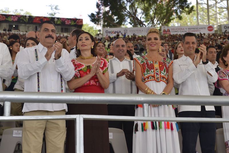 Asiste Hernández Fraguas a la primera edición de la Guelaguetza