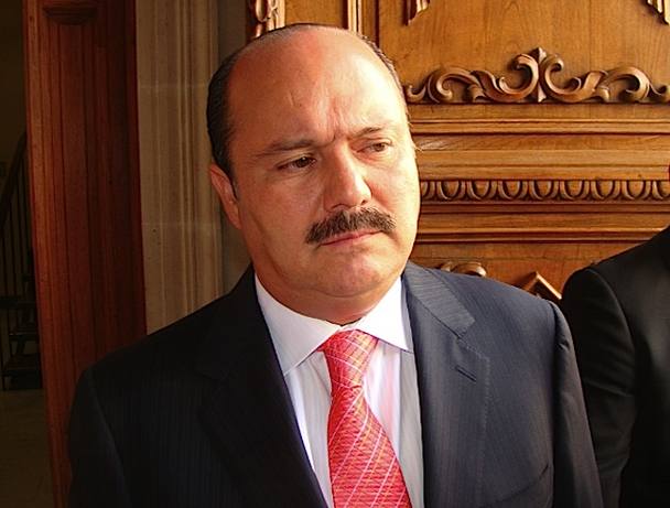 Giran orden de aprehensión contra César Duarte por desvío