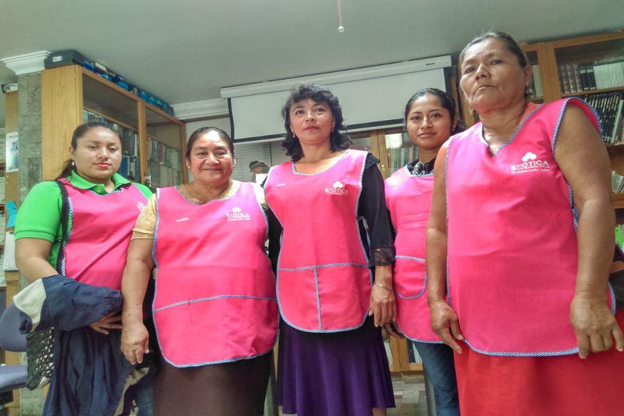 Mujeres choles y chontales denuncian que autoridad obstaculiza su maquila
