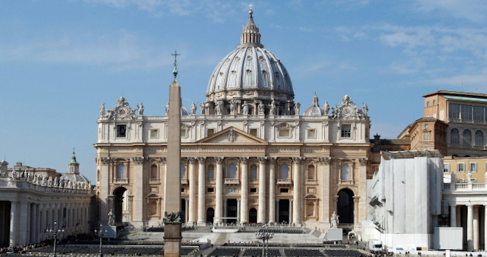 La policía interrumpe en el Vaticano fiesta gay con drogas, en el depa del ex auxiliar de un Cardenal