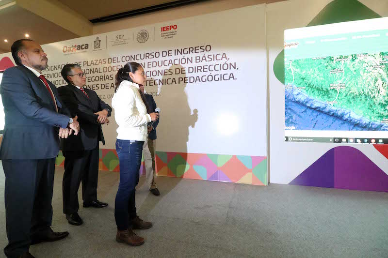 Entregan plazas magisteriales a quienes concursaron; no por presión