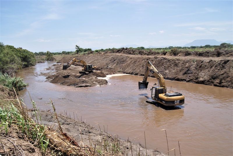 Sociedad Civil y no autoridades municipales las que desazolvan el “río de los perros” para evitar inundaciones