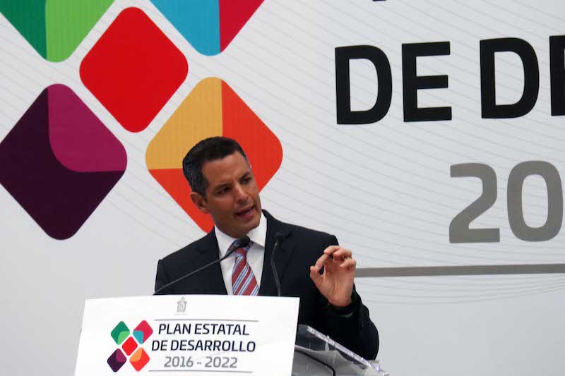 Presenta Murat el Plan Estatal de Desarrollo 8 meses y 22 días después que tomó posesión